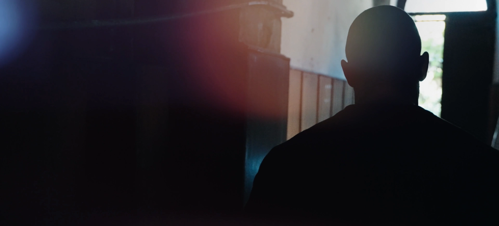 Film documentaire international Resist the Fall réalisé par Philippe Leweurs