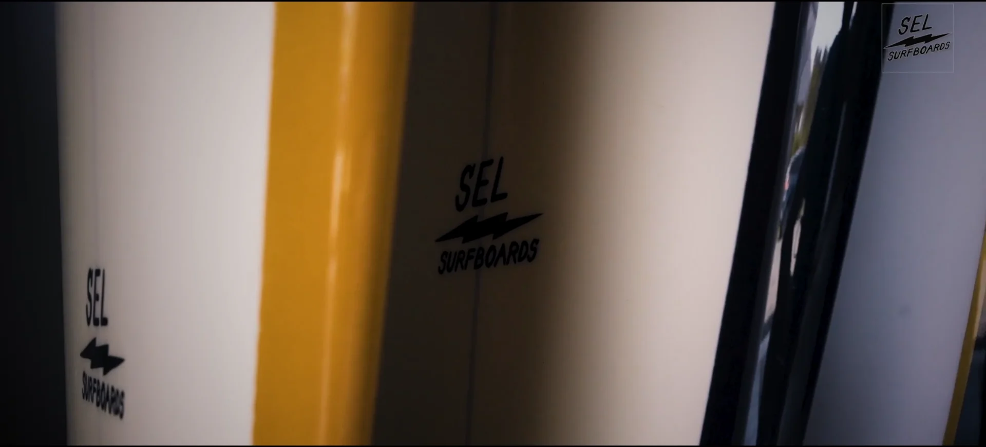 Artisan shaper Sel Surfboards filmé par Philippe Leweurs à Hossegor